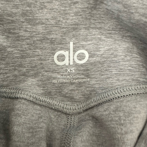 ALO Yoga Women's Gray Leggings - Picture 6 of 7